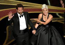 Na przyznanie nominacji oscarowej składa się wiele czynników, o których wiedzą tylko członkowie amerykańskiej akademii sztuki i. Oscary 2019 Bradley Cooper I Lady Gaga Zaspiewali Razem Shallow Piosenka Chwile Pozniej Zdobyla Statuetke Glamour Pl