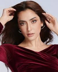 Đời thị phi của mỹ nhân lai Ấn: Bị tố làm "tiểu tam", vướng vào đại án lừa  đảo gần 10.000 người