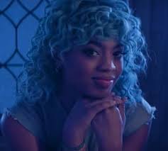 Comment, what would you like to see from Ella/Cinderella in Descendants 5?  🩵🍎💎