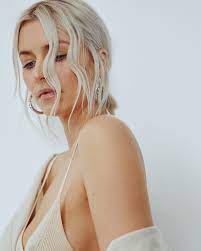 If you have good quality pics of lena gercke, you can add them to forum. Facebook