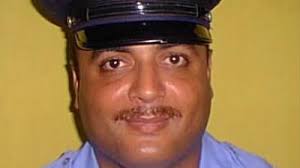 Policía puertorriqueño que mató a tres compañeros fue acusado de 11 cargos 