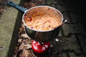 One Pot Rezepte Sind Ideal Fur Mikro Camping Urlaube Oder Wochenend Abenteuer Pasta Oder Bulgur Hier Siehst Du Schn In 2020 Rezepte Campingkuche Lebensmittel Essen