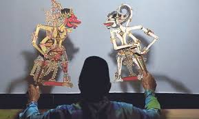 Di lingkungan budaya bali, pertunjukan wayang kulit diperkirakan sudah ada sejak sekitar abad ke ix. Televisyen Zaman Silam