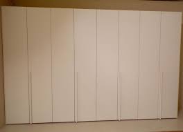 Armadio la falegnami collezione ab system con modulo parta tv in laccato nella misura 297 di larghezza 257 altezza 67 profondita tutto in tamburato di abete e laccato in vari colori e una cassettiera 4 cassetti e luci a led di serie. Armadio Battente La Falegnami Poro Aperto A Bergamo Sconto 40