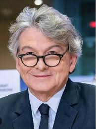 BREAKING:- 🇫🇷🇺🇸French President Emmanuel Macron says that the euro will  replace the U.S. dollar as the global currency.