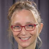 Kari Pace's Instagram, Twitter & Facebook