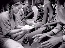 Y cuando se te dé la oportunidad de hacerlo, no lo pienses dos veces, por mas que te parezca una pequeñez. Mundo Unico Los Fundamentos De La Solidaridad