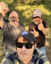 9+1 Q&A with Stray Owls