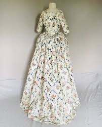 Chinese Export Painted Robe 1770s World Textiles Dress Meg Andrews Antique Dress And Textiles Antique Dress 18th Century Fashion Dresses