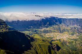 File:Cilaos - Cirque de La Réunion.jpg - Wikimedia Commons