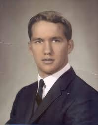 Leslie Renn's Instagram, Twitter & Facebook