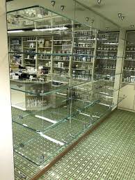 Mensole In Extra Chiaro Sospese Con Cavi Di Acciaio Cellar Design Essenza Design