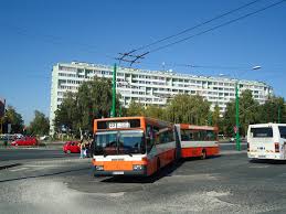 Aveţi indicaţii pas cu pas, mijloacele de transport pe care să le luaţi, unde să coborâţi, cât timp. Galerie Erste 9 Bus Bild De