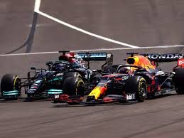 5 août 2021 à 15h35 deuxième du grand prix de hongrie, lewis hamilton a été. Lewis Hamilton And Max Verstappen Salute Mutual Respect After Latest Battle Formula One The Guardian