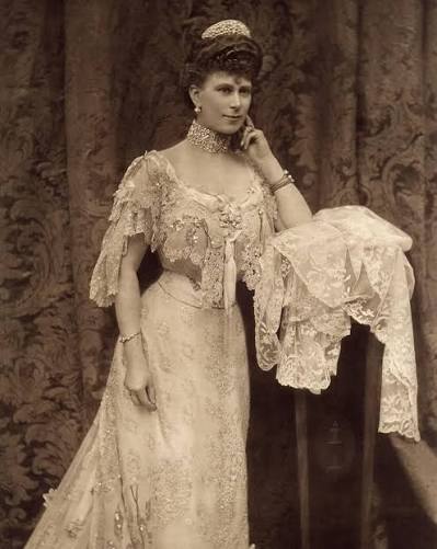 Royal style in the 1900s 👑 I've been covering the style of the royals in the first decade of the 1900s this week and have talked about their romanticism, their opulence, and