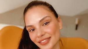 2008'de kainat güzeli seçilen almeda abazi'ye ilişkin merak edilen soruların yanıtlarını sizler için derledik. Almeda Abazi Ve Oglu Koronaviruse Yakalandi Almeda Abazi Kimdir Nerelidir