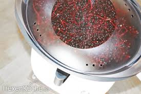 Entsaften Im Thermomix Holunderbeeren Johannisbeeren U S W Hexenkuche De Thermomix Rezepte Entsaften Knoblauchsosse Rezept