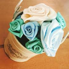 余ったリボンでバラの花 リボンローズを手作りしよう handful icing desserts girly