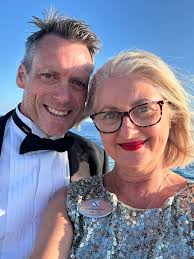 So last night we went “out out”🤣🤣 & what a fab time we had at the The  Tony Farrell Big Band Autumn/Christmas ball. Tony & the band were fantastic  (as usual) &