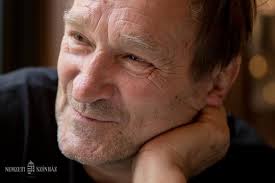 Különös egyénisége mellett az önként vállalt kalandok sokban hozzájárultak ahhoz, hogy cserhalmi györgy játéka már fiatalon. Cserhalmi A Lenyeg A Szinpadon Tortent Meg Nemzeti Szinhaz