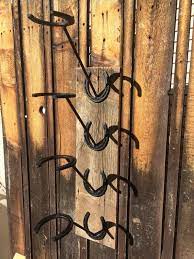 Herradura Y Estante De Madera El Sombrero De Vaquero Por Luckyarts Cowboy Hat Rack Diy Hat Rack Hat Rack
