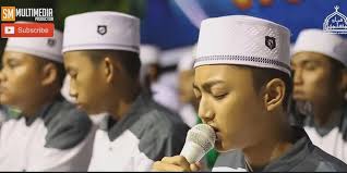 Tertawa bersamaku, seperti dulu lagi. Lirik Lagu Ibu Aku Rindu Guz Azmi Diadona Id