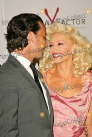 Maine department of public safety spokeswoman shannon moss said the crash happened about 3:30 a.m. Photos And Pictures Gavin Rossdale And Gwen Stefani At The Los Angeles Premiere Of The Aviator At The Chinese Theater Hollywood Ca 12 01 04