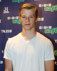 He spent most of his childhood growing up in the suburbs of atlanta, georgia. Lucas Till Marvel Filme Wiki Fandom