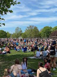 On tuesday, security officials were seen clearing out the longstanding homeless encampment in toronto's popular trinity bellwoods park. Covidiots Trinity Bellwoods Jam Packed Despite Rules Toronto Sun