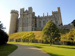 When the magnificent stone walls of arundel castle were first built, william the conqueror had just taken over britain after king harold was shot in the eye. Spukorte Arundel Castle In Arundel West Sussex Ingos England Blog
