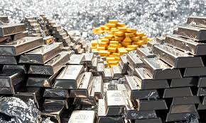 Gold, silver hit record highs as investors flock to safe havens - HUM News