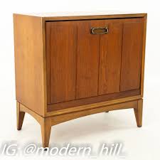 Lane Mid Century Walnut Record Cabinet In 2020 Record Cabinet Modern Vintage Furniture Record Storage Cabinet