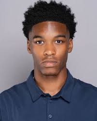 New Year, New Headshots! 📸 Step into 2025 with an updated headshot for  your professional resume or personal your portfolio that will make you  stand out from the rest. Run, don't walk