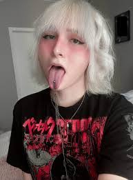 Rose Waltz's Instagram, Twitter & Facebook