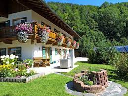 Ihr alpenstern liegt im weiler unter den bodmen in saas grund im herzen vom saastal. Haus Im Grund Ferienwohnungen Familie Partholl 83486 Ramsau Bei Berchtesgaden
