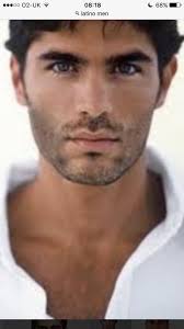 What a good looking handsome man!🌹