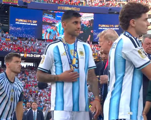 Zagueiro da Argentina, Romero ignora Donald Trump em cerimônia de premiação da Copa do Mundo