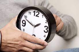 Potrivit specialistilor, ora de iarna si cea de vara sunt folosite pentru a profita cat mai mult de lumina soarelui. Romania Trece La Ora De VarÄ Ceasurile Se Dau Inainte In Noaptea De SambÄtÄ Spre DuminicÄ Ora De Sibiu