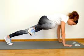 Erfahre alles über yoga von europas größtem seminarhaus für yoga, meditation und ayurveda. 9 Ubungen Gegen Huftspeck Gesundheit De