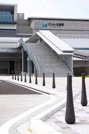 2．gメッセ群馬の完成イメージ図 外観パース（南東側より） 外観パース（北西側より） 展示ホール（イベントイメージ） 展示ホール（ライブイメージ） ç¾¤é¦¬çœŒé«˜å´Žå¸‚ Gãƒ¡ãƒƒã‚»ç¾¤é¦¬ ç¾¤é¦¬çœŒã‚³ãƒ³ãƒ™ãƒ³ã‚·ãƒ§ãƒ³ã‚»ãƒ³ã‚¿ãƒ¼ é‹³é‰„è£½ãƒœãƒ©ãƒ¼ãƒ‰ ãƒ¨ã‚·ãƒ¢ãƒˆãƒãƒ¼ãƒ«æ ªå¼ä¼šç¤¾