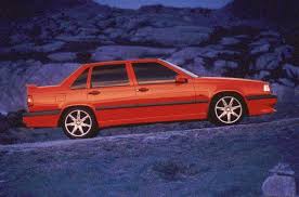 It also has a tight turning circle, 10.2 m (33.5 ft), and is considered very maneuverable. 1996 Volvo 850 Review