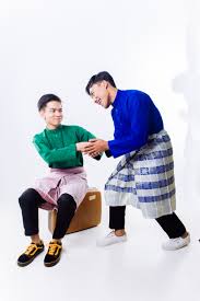 The baju itself does not have the cekak musang collar or any placket. Minimalist Flair