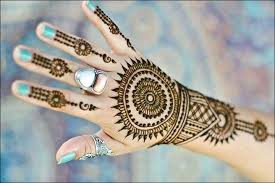 But as every culture loves to borrow from others, mehndi has become popular among … Circle Mehndi Designs Top 26 Round Mehndi Designs