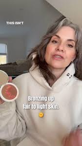 We’ve got the winter blues, so now is the time to fake it till you make it.  🌞, 📽️ @elenacs1313 demonstrating how to use our bronzing palette