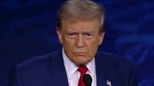 Doctores critican a republicanos sobre el aborto en avisos