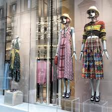 Zara Via Condotti Rome Italy Listen Emma Don T Forget To Fall In Love With Yourself Fi Clothing Displays Unique Mannequin Visual Merchandising Displays