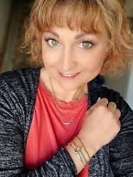 Happy Thursday New Releases!!! How fun are the gold and pearl accessories  today? That coil bracelet 😱 Also my summer orange obsessed 🧡 is over the  🌙 there is a dainty orange