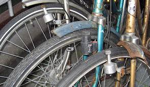 Arus elektrik yang dihasilkan oleh dinamo ialah arus ulang alik (au/ac) 3. Sains Tahun 4 5 6 Sumber Tenaga Elektrik