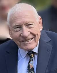 Dee Wicks's Instagram, Twitter & Facebook