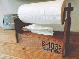 100均diyでティッシュ キッチンペーパーホルダー作ったぞ キャンプで使うキッチンペーパーホルダーを探してたんですが 全然気に入った物が見つからなかった ならば作ってしまえ って事で セリアで桐のティッシュケースとカッティングボード キッチン